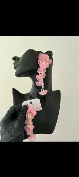 Boucles d'oreilles extravagantes modernes