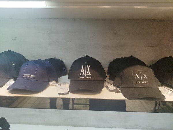 Кепки куртки обувь