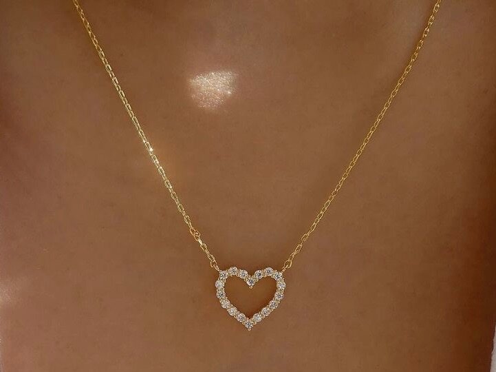 Collier cœur et bagues dorées