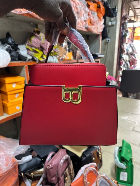 Sac à main rouge élégant