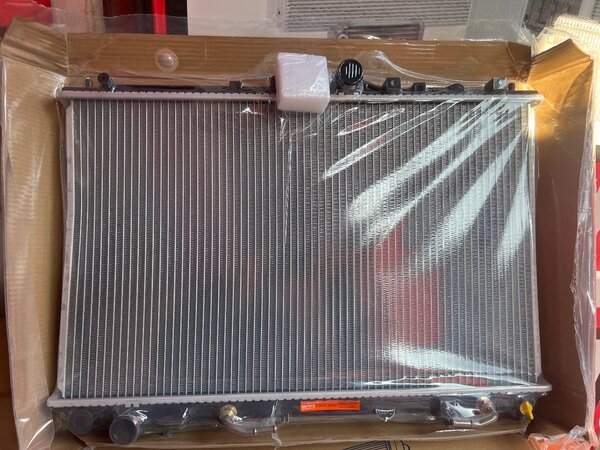 Радиатор Mitsubishi charisma