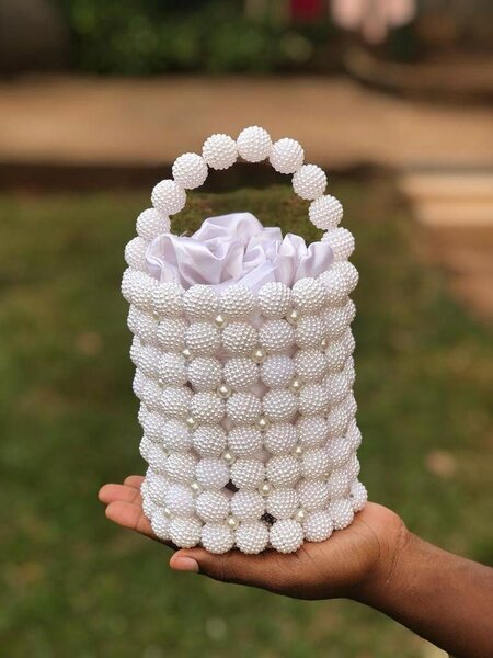 Sac à main perlé élégant