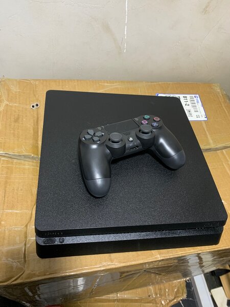 PS4 SLIM 1TB