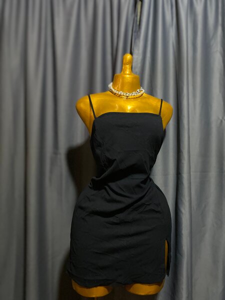 Robe Noire Élégante