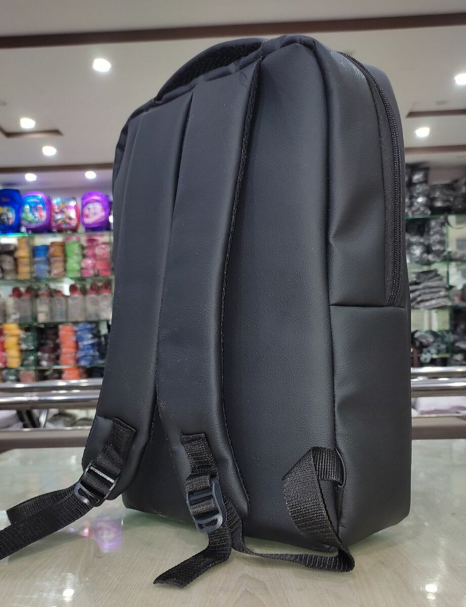 Simple and slim laptop bag