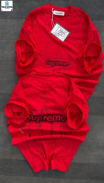 T-shirt rouge graphique