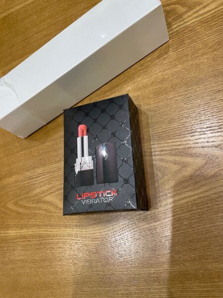 Lipstick vibrator