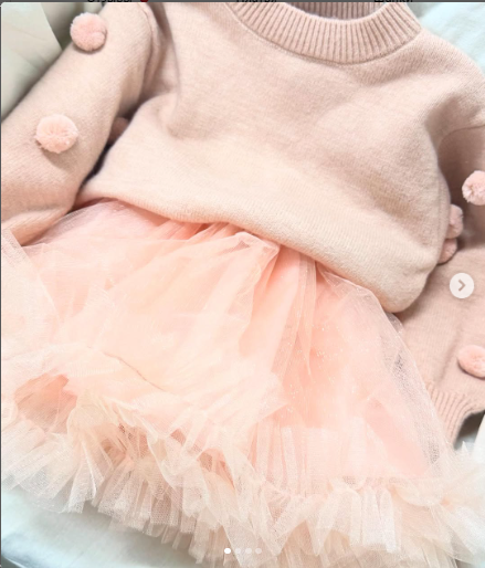 Теплая кофточка и пышная юбка