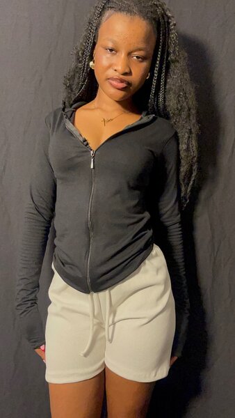 Veste à capuche noire légère