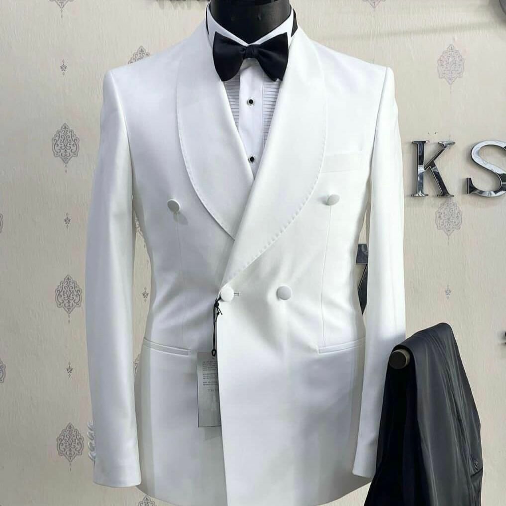 Costume de soirée élégant homme