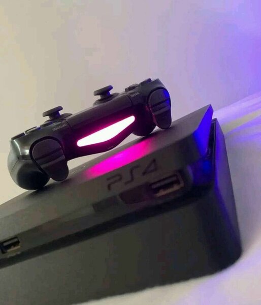 Console PS4 avec manette