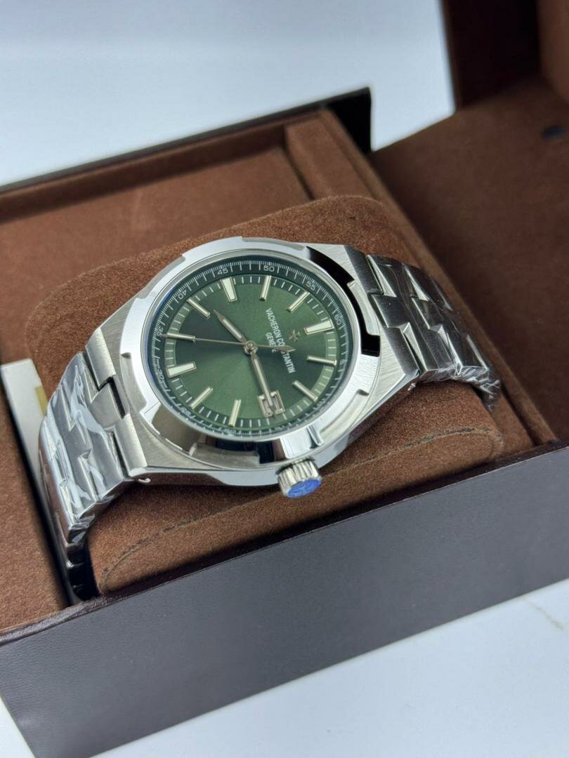 Montre en acier inoxydable élégante