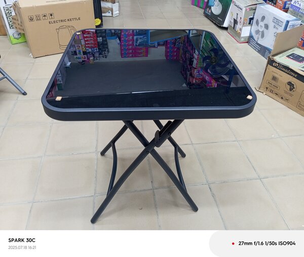 Table pliante en verre moderne