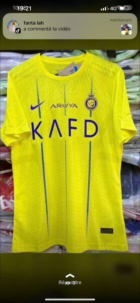 Maillot de football jaune