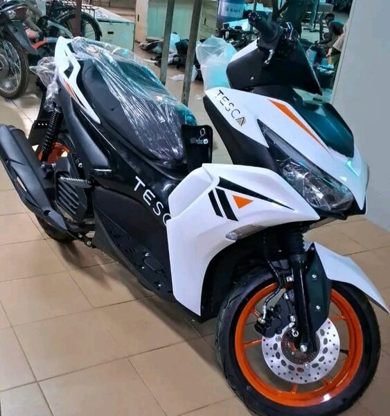 Scooter sportif TESCA