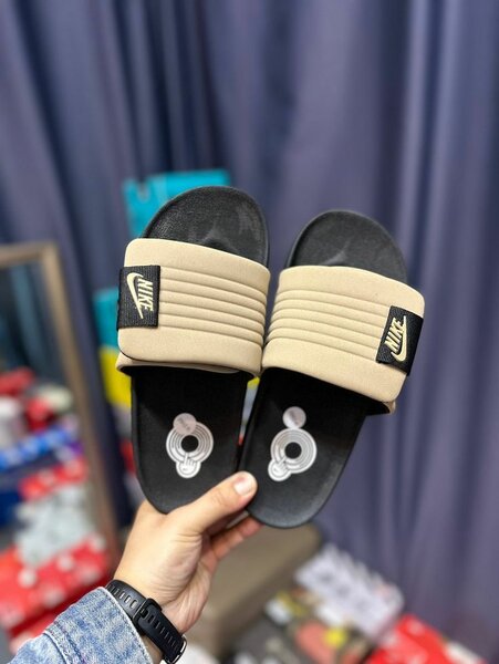 Claquettes Nike confortables