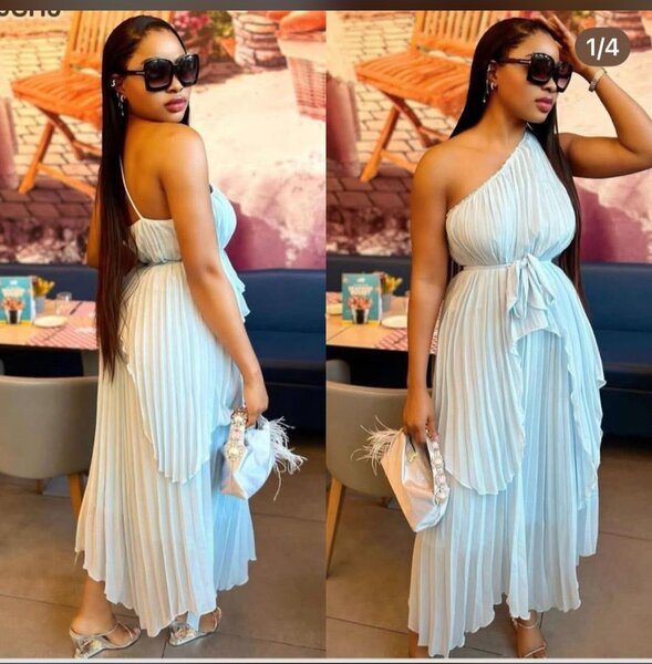 Robe Plissée Asymétrique Élégante