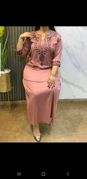 Robe longue élégante brodée