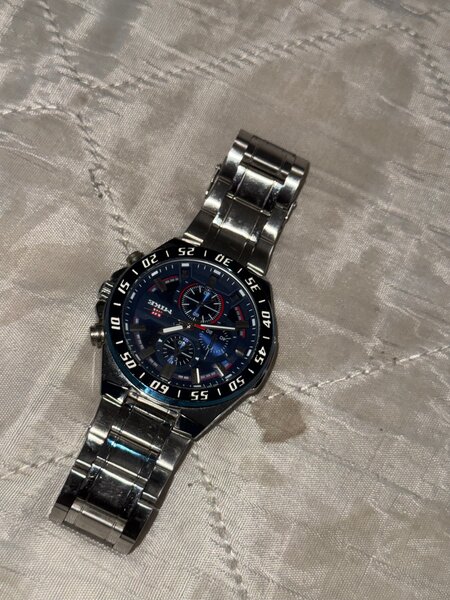 Montre chronographe en acier inoxydable