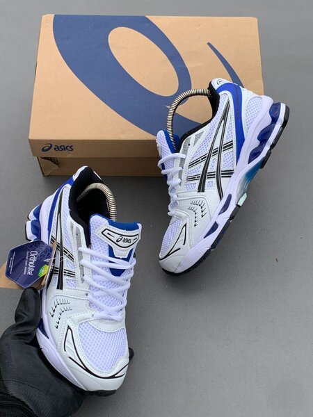 Chaussures de sport Asics blanches
