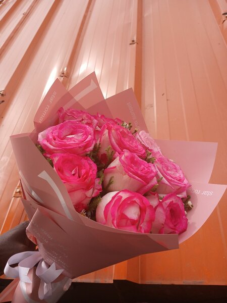 Bouquet de roses roses fraîches