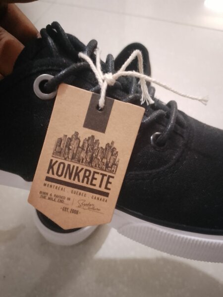 Chaussures noires en toile Konkrete