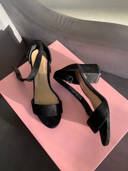 Женские босоножки