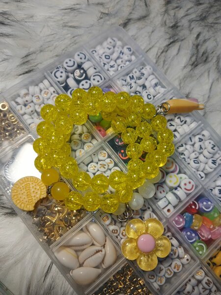 Bracelet perles jaunes et blanches