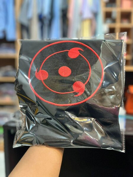 T-shirt brodé Sharingan