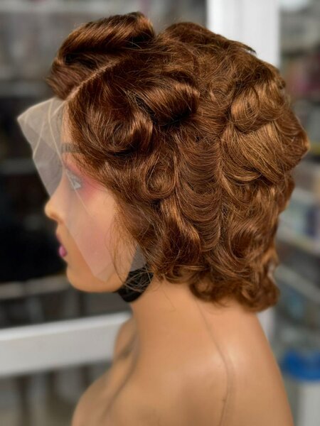 Perruque en dentelle bouclée rousse