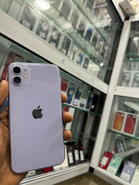 iPhone 11 64g fissuré