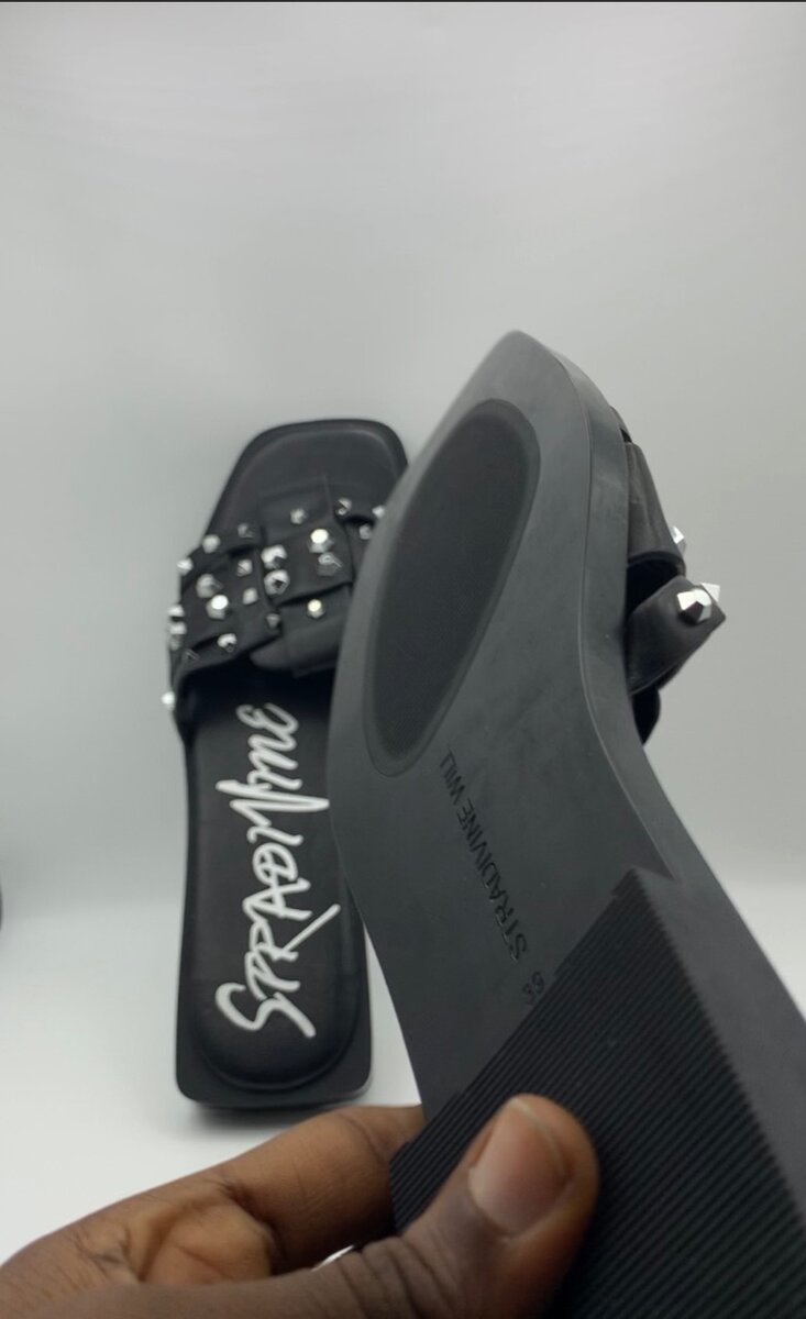 Quality slippers available in black