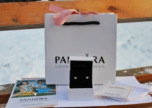Нежные серьги от Pandora