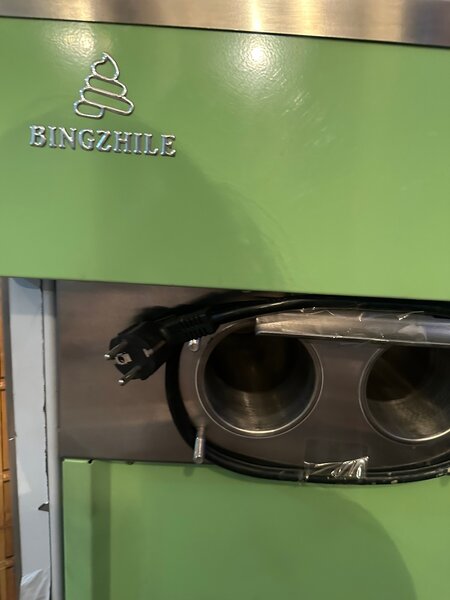 Фризер, аппарат мороженого