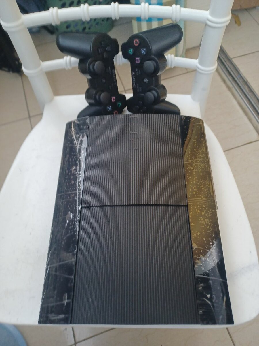 Ps3 ultra slim craque 25 jeux