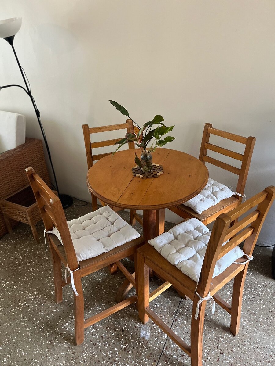 4 seater dining table
