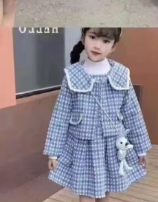 Вязаный нарядный костюм с юбкой голубой