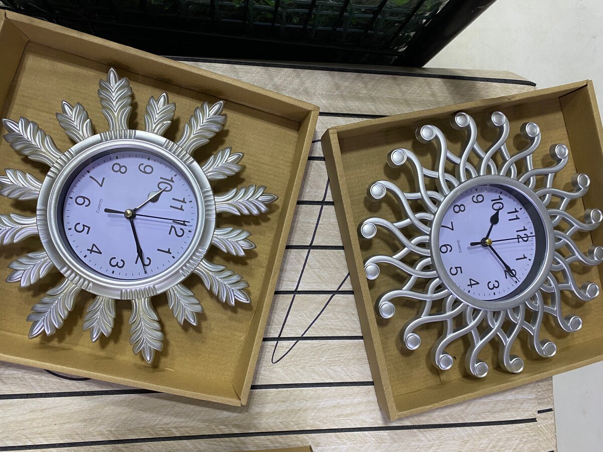 Horloge murale décorative élégante