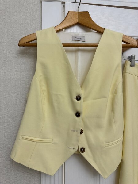 Юбки и желетка, Италия