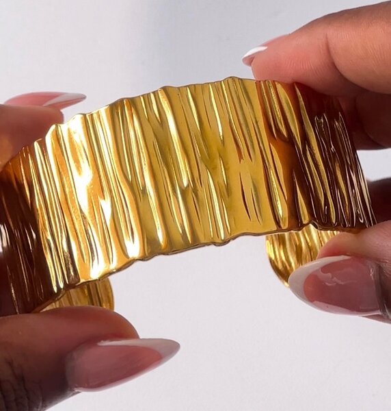 Bracelet manchette dorée élégante