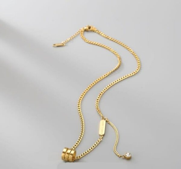 Elegant Gold Chain Necklace