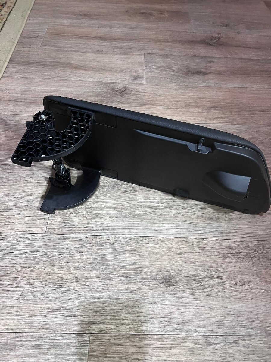 Подлокотник Тойота Камри 70/75 оригинальный