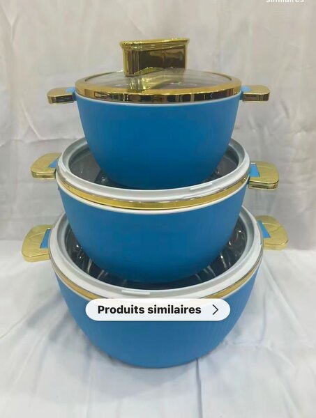 Ensemble de casseroles en alu bleu