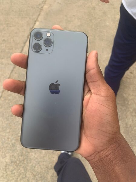 iPhone Pro max  64Go Gris