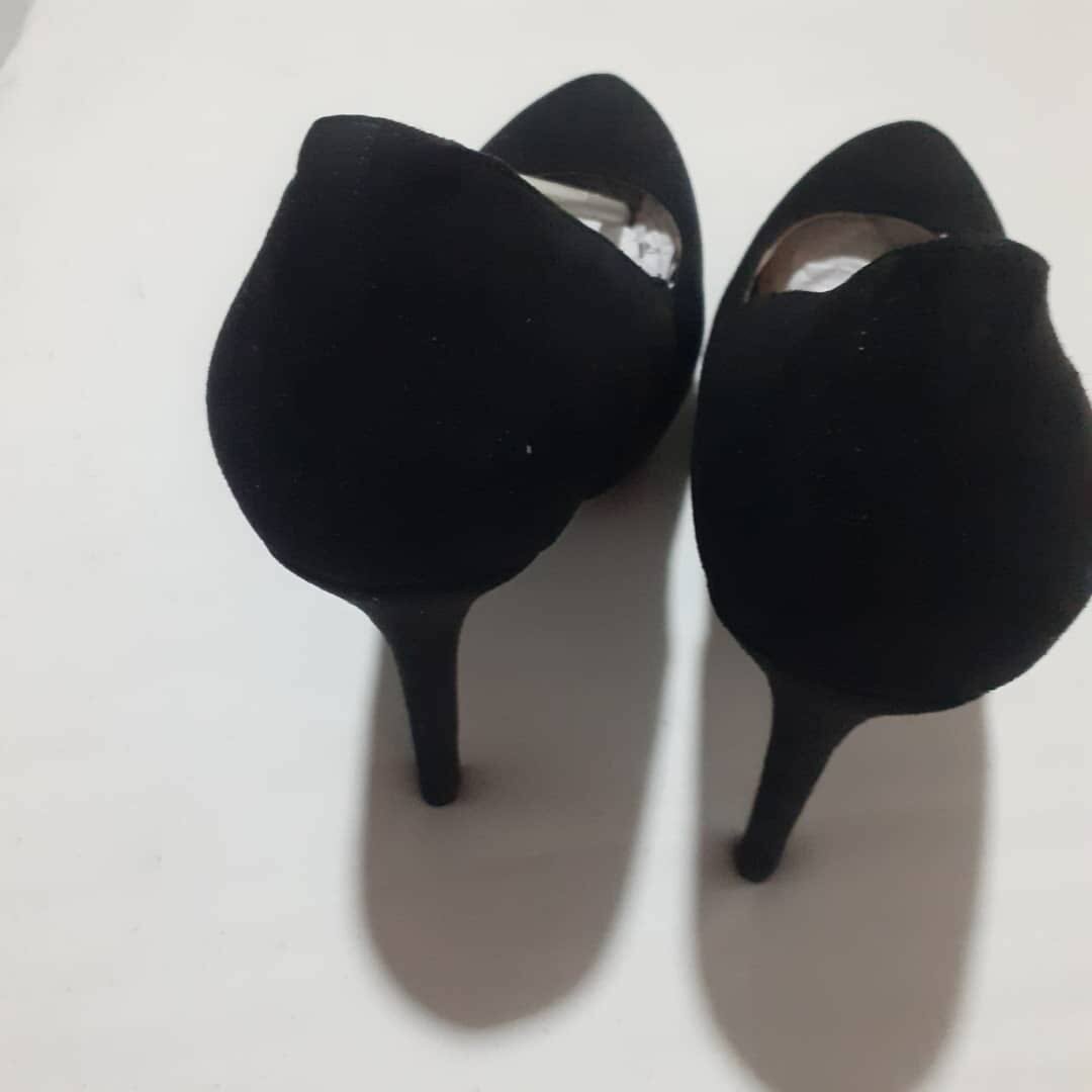 Escarpins noirs intenses