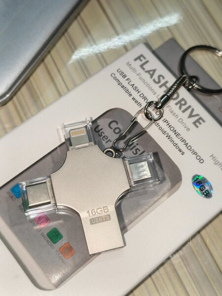 16 GB - Clé USB 3.0 (4 EN 1)