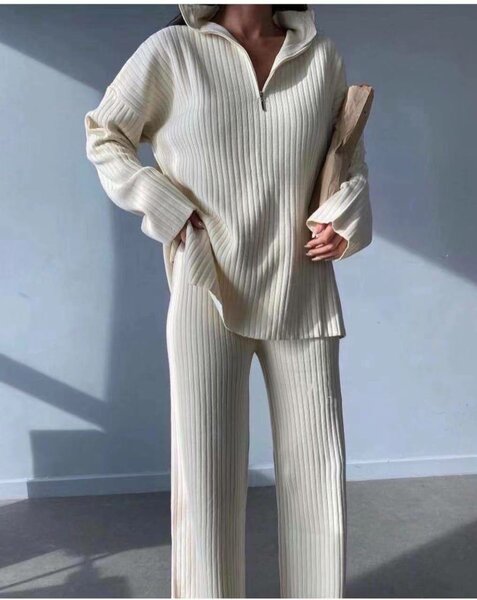 Трикотажные двойки с брюками и верхом на полу-молнии