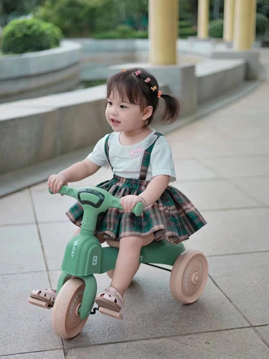 Tricycle pour enfants coloré