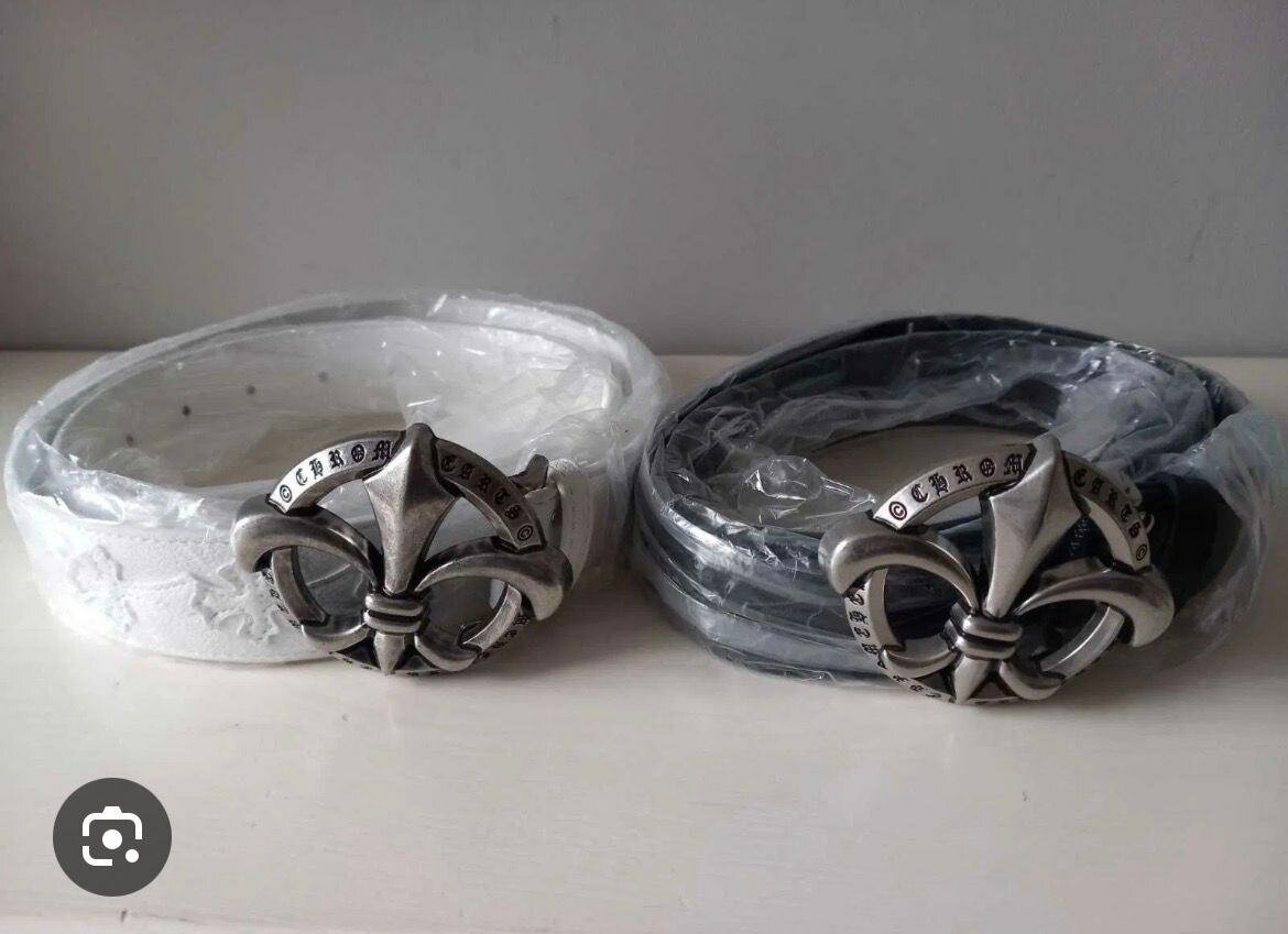 Ceinture en cuir avec boucle fleur de lis