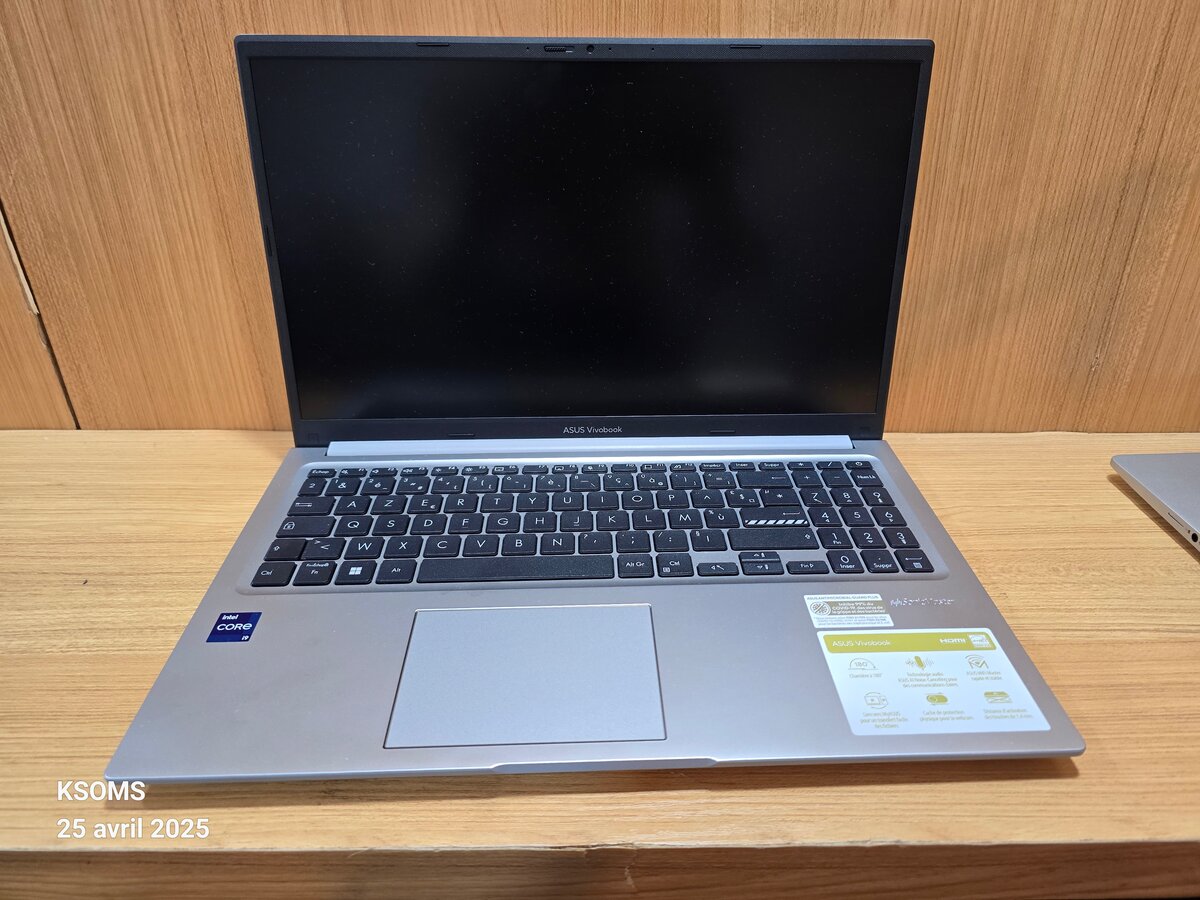 Asus vivobook X1502VA  i9 32gb